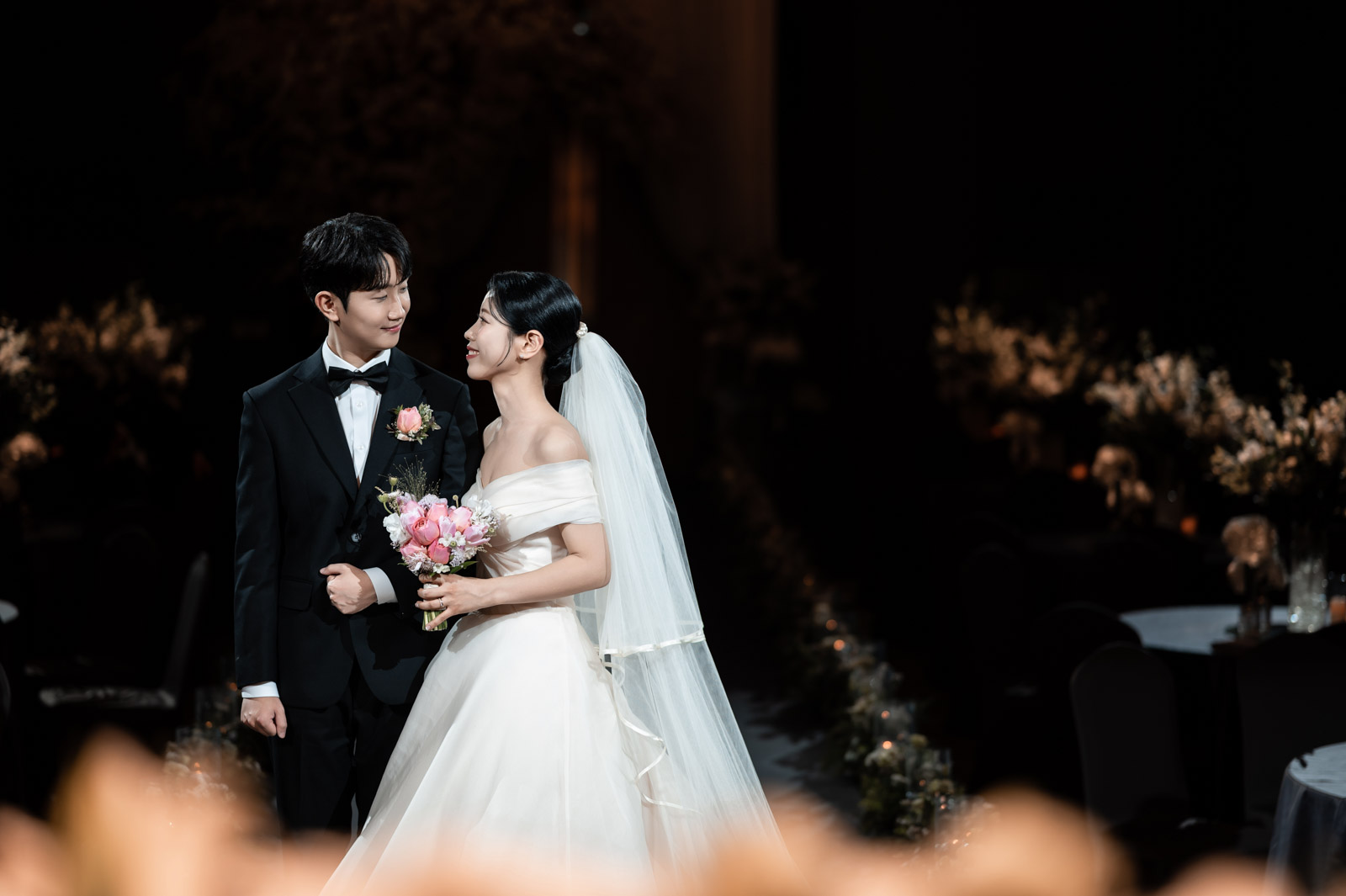 합정 웨딩시그니처 2부 피로연 의상 신랑신부 귀여운 포즈