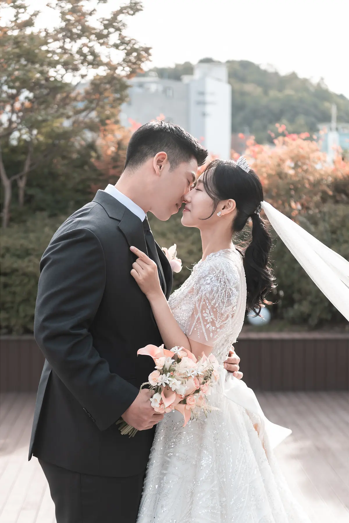 DMC타워웨딩에서 담아낸 신랑신부의 옥상스팟 웨딩스냅