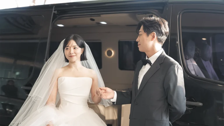 서울 호텔웨딩 결혼식장 도착 후 차량에서 내리는 신랑신부 본식DVD 촬영과 본식동영상 촬영